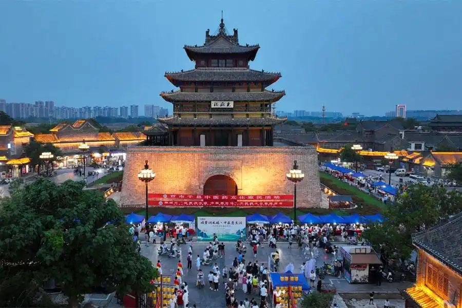 �ĳ���ҽҩ��ҵ��̸�ᶨ���ƶ��󽡿���ҵ����